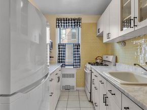 83-35 139 Street 5 S, Briarwood NY 11435