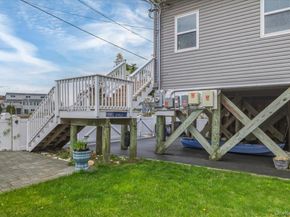 981 S 4th Street, Lindenhurst NY 11757