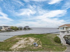 981 S 4th Street, Lindenhurst NY 11757