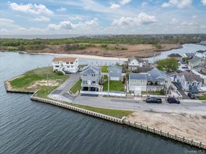 981 S 4th Street, Lindenhurst NY 11757
