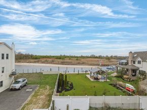981 S 4th Street, Lindenhurst NY 11757