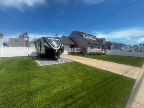 101 Buena Vista Boulevard, Lindenhurst NY 11757