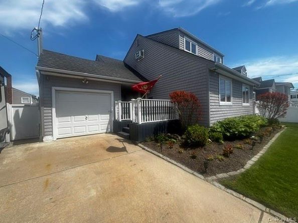 101 Buena Vista Boulevard, Lindenhurst NY 11757