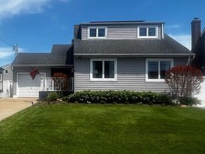 101 Buena Vista Boulevard, Lindenhurst NY 11757