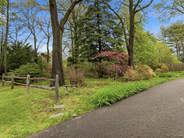 544 Lombardy Boulevard, Brightwaters NY 11718