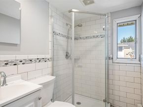 14 Greenway Circle N, Syosset NY 11791