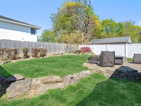 14 Greenway Circle N, Syosset NY 11791