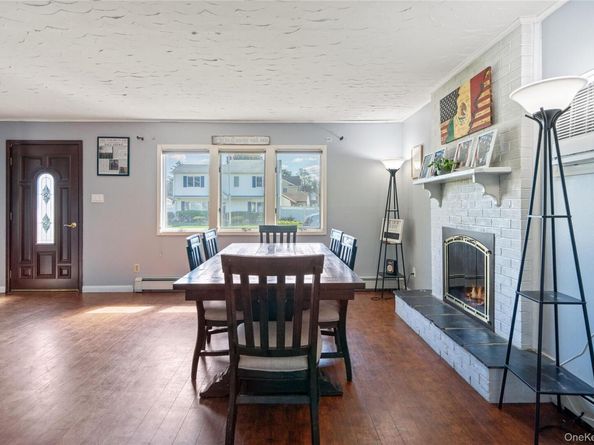 14 Greenway Circle N, Syosset NY 11791