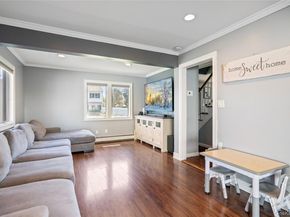 14 Greenway Circle N, Syosset NY 11791