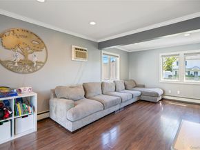 14 Greenway Circle N, Syosset NY 11791
