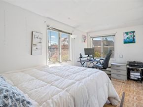 14 Greenway Circle N, Syosset NY 11791
