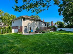 78 Sugar Maple Drive, Roslyn NY 11576