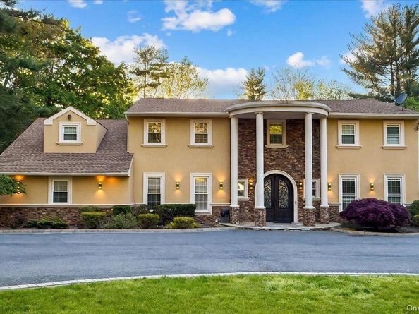 626 Caledonia Road, Dix Hills NY 11746