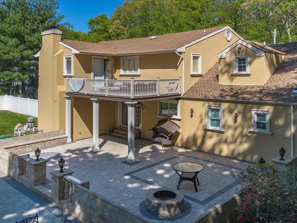 626 Caledonia Road, Dix Hills NY 11746
