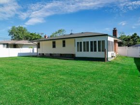 7 Applewood Road, Saint James NY 11780