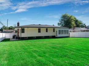 7 Applewood Road, Saint James NY 11780