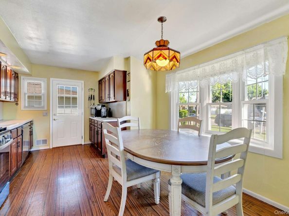 7 Applewood Road, Saint James NY 11780
