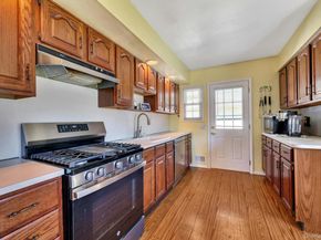 7 Applewood Road, Saint James NY 11780