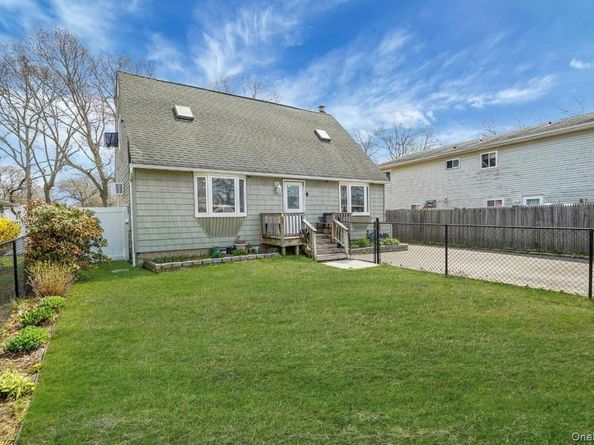 15 Maplewood Drive, Shirley NY 11967