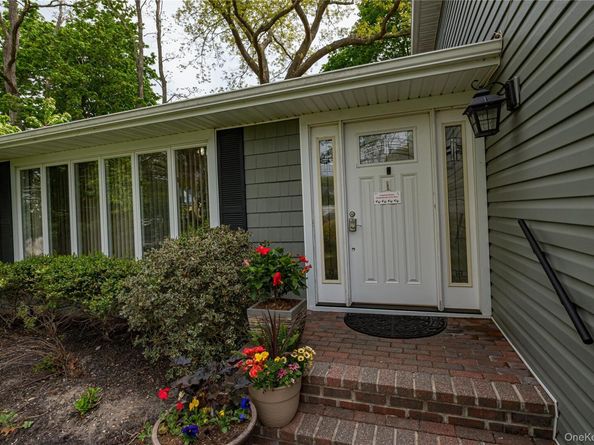 17 Lodge Lane, Miller Place NY 11764