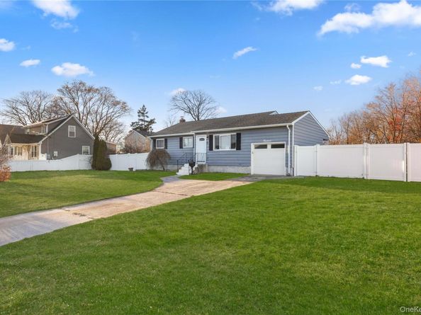 14 Platt Avenue, West Babylon NY 11704