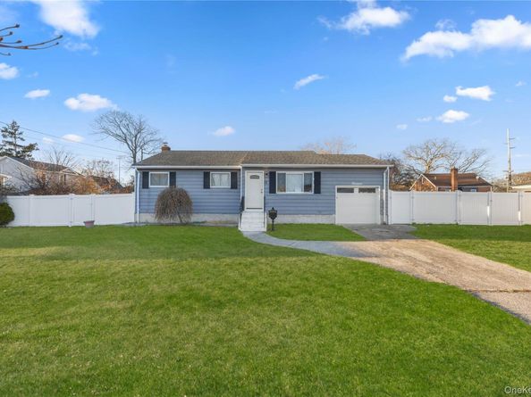 14 Platt Avenue, West Babylon NY 11704