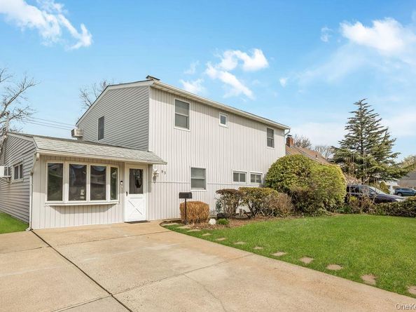 95 Elm Drive N, Levittown NY 11756