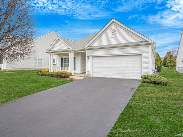 16 Oakhurst Court, Mount Sinai NY 11766