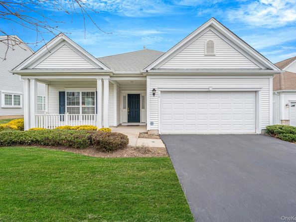 16 Oakhurst Court, Mount Sinai NY 11766