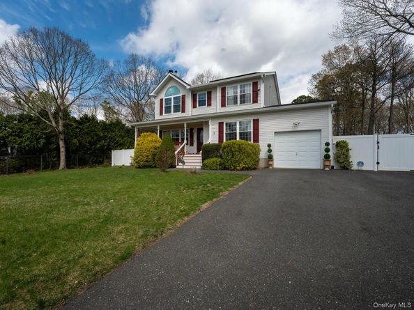 49 S Cozine Road, Center Moriches NY 11934