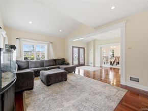 59 Park Lane, Massapequa NY 11758