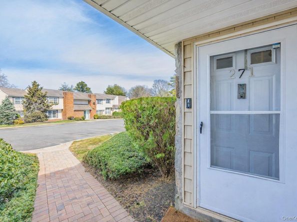 271 Lake Pointe Circle 271, Middle Island NY 11953