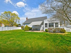 2 Keats Place, Greenlawn NY 11740
