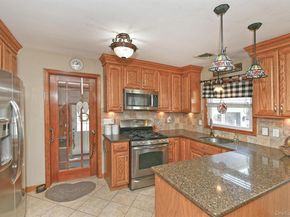2 Keats Place, Greenlawn NY 11740