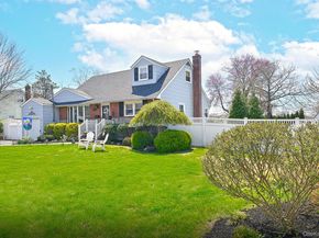 2 Keats Place, Greenlawn NY 11740