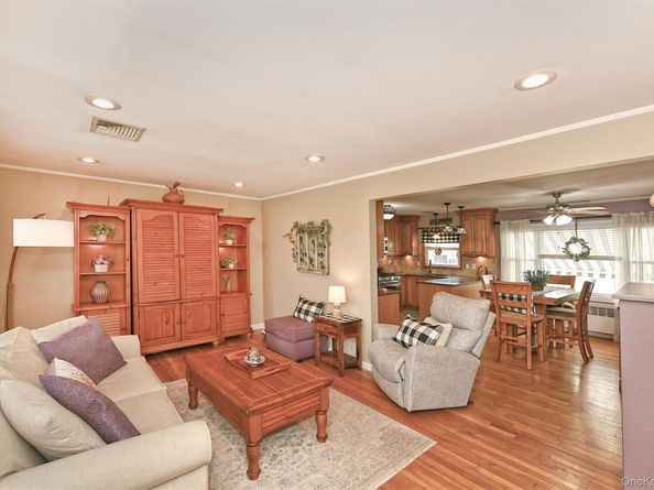 2 Keats Place, Greenlawn NY 11740