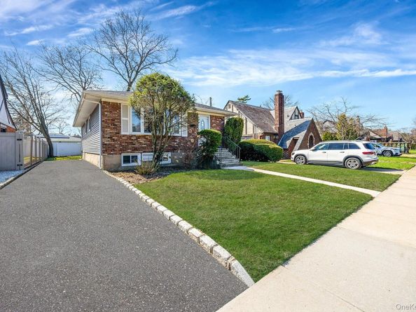 828 Barth Drive, North Baldwin NY 11510