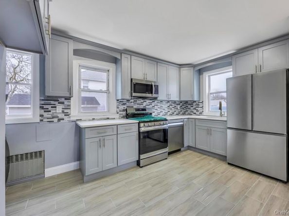 17 Sapir Street, Valley Stream NY 11580