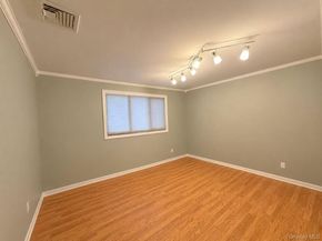 10 Garden Court, Carle Place NY 11514