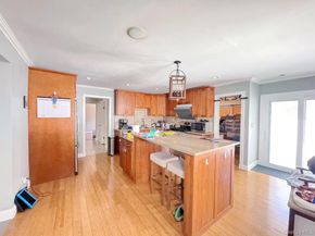 10 Garden Court, Carle Place NY 11514