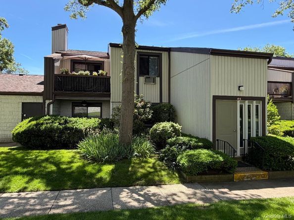 49 Richmond Boulevard 1B, Ronkonkoma NY 11779
