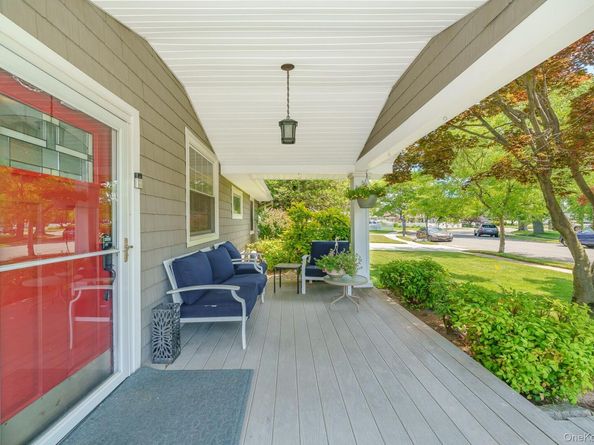 87 Tardy Lane N, Wantagh NY 11793