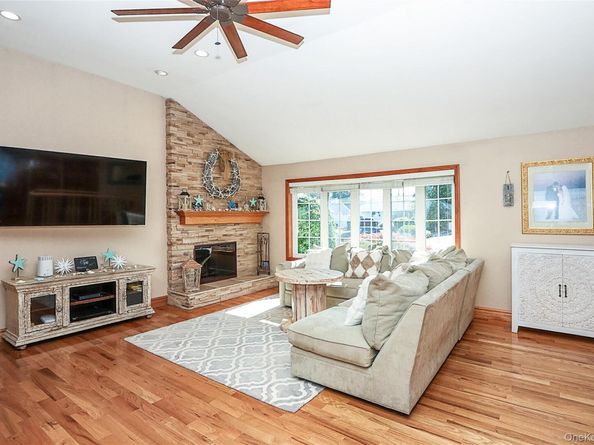 37 Seitz Drive, Bethpage NY 11714