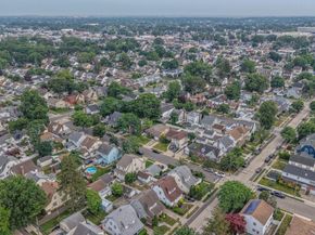 54 E Maujer Street, Valley Stream NY 11580