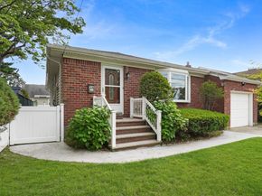 54 E Maujer Street, Valley Stream NY 11580