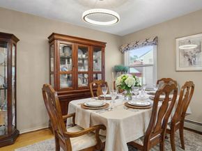 54 E Maujer Street, Valley Stream NY 11580