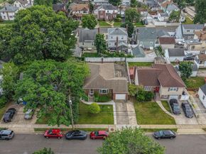 54 E Maujer Street, Valley Stream NY 11580