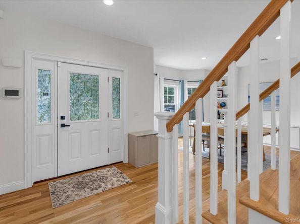 135 Elizabeth Way, Ridge NY 11961