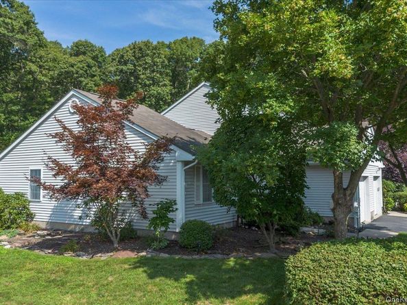204 Mattituck Court, Melville NY 11747
