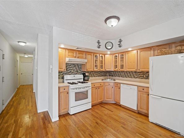 71-34 162nd 3, Fresh Meadows NY 11365